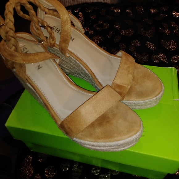 Tan FAUX suade shoes - Picture 2 of 5